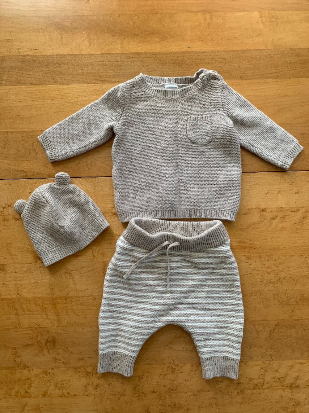 Carter's 0-3 month Sweater set